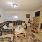 Ferienhaus Pod Troma Korunami *
