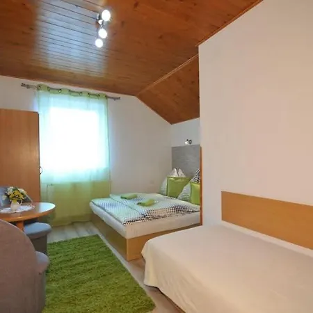 Pod Troma Korunami * Červený Kláštor