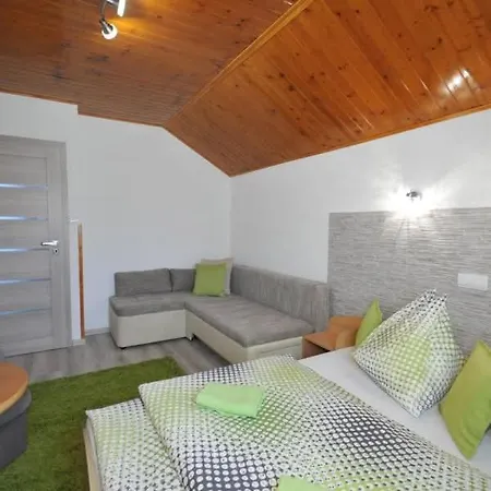 Pod Troma Korunami *